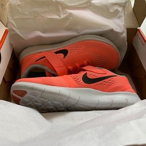 Nike Free RN (PSV) (Girls Nike Running Shoes)